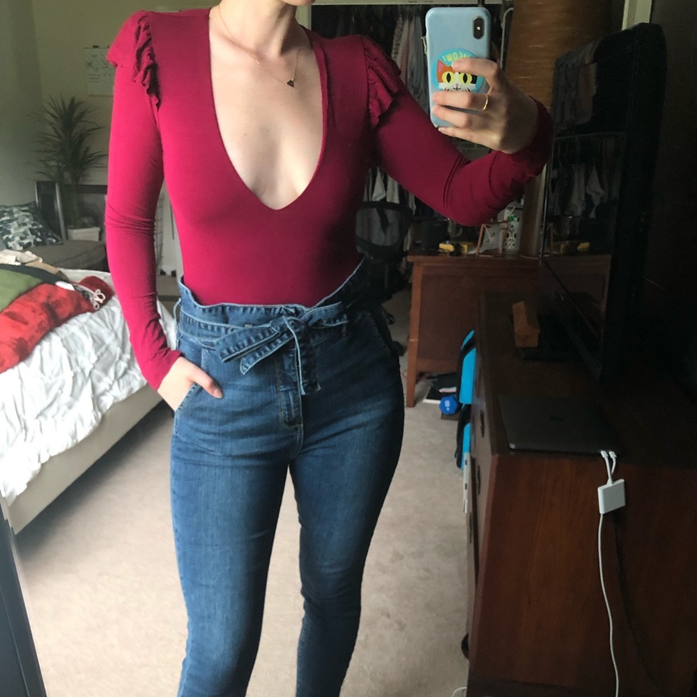 UO Deep V bodysuit with ruffled shoulder (NWOT)